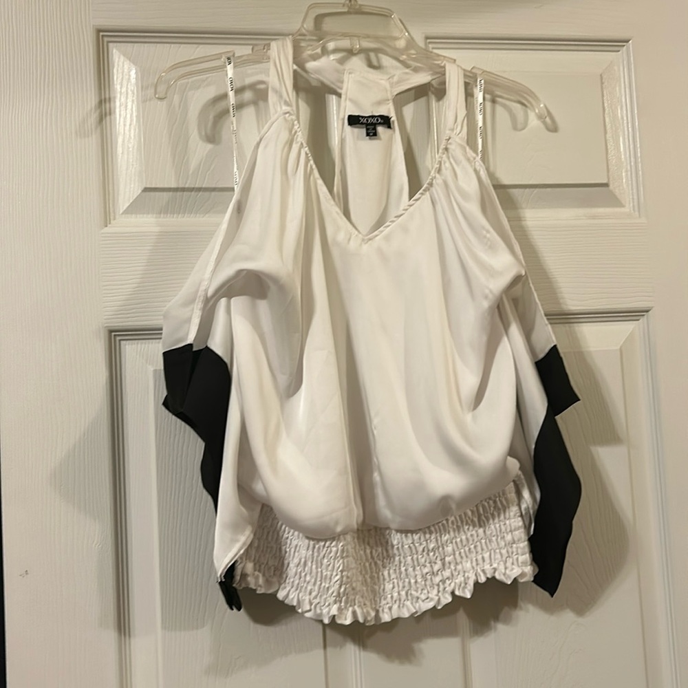 Women’s brand new top size medium